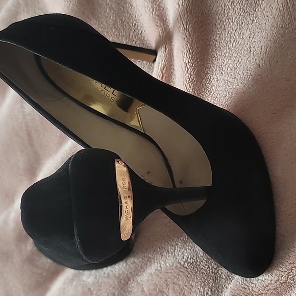 Sz 6 Michael Kors pumps - Picture 2 of 3